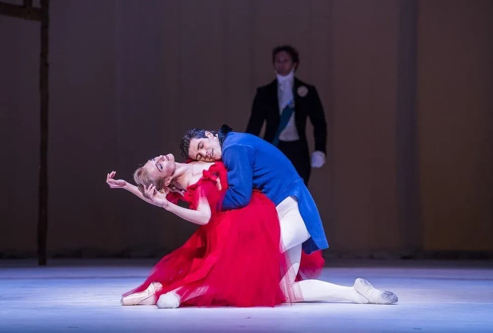 Zenaida Yanowsky as Marguerite and Roberto Bolle as Armand in Frederick Ashton's Marguerite and Armand, The Royal Ballet